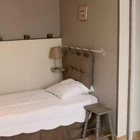 Semesterbostad La Maison Orange 2 *
